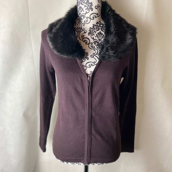 URCHIN sweater with removable collar. - Picture 3 of 6